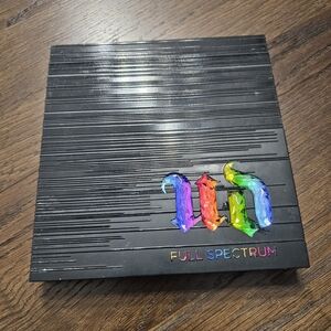 Urban Decay Full Spectrum Palette with Multicolor Design